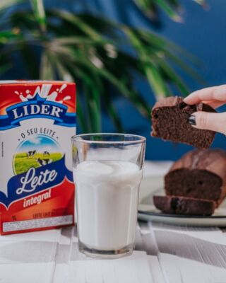 Nesses dias que o friozinho chega marcando presença nada mais gostoso do que caprichar no café da tarde!
Nossa sugestão hoje é de leite com bolo quentinho. 😍💙
-
#leitelider #leite #lider #leiteintegral